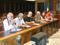 Facce meste alla conferenza stampa di stamani in Comune